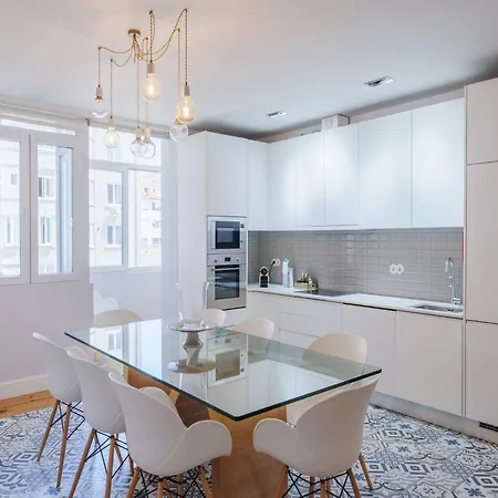 Stylish For 10 Guests Apartment *
